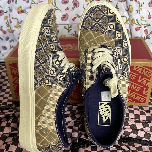 Vans Men’s Authentic Patchwork 
Geo Trek Navy
VN0A7Q4ONVY
Sneakers - Picture 15 of 16